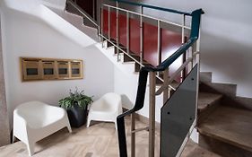 Laurus Apartments